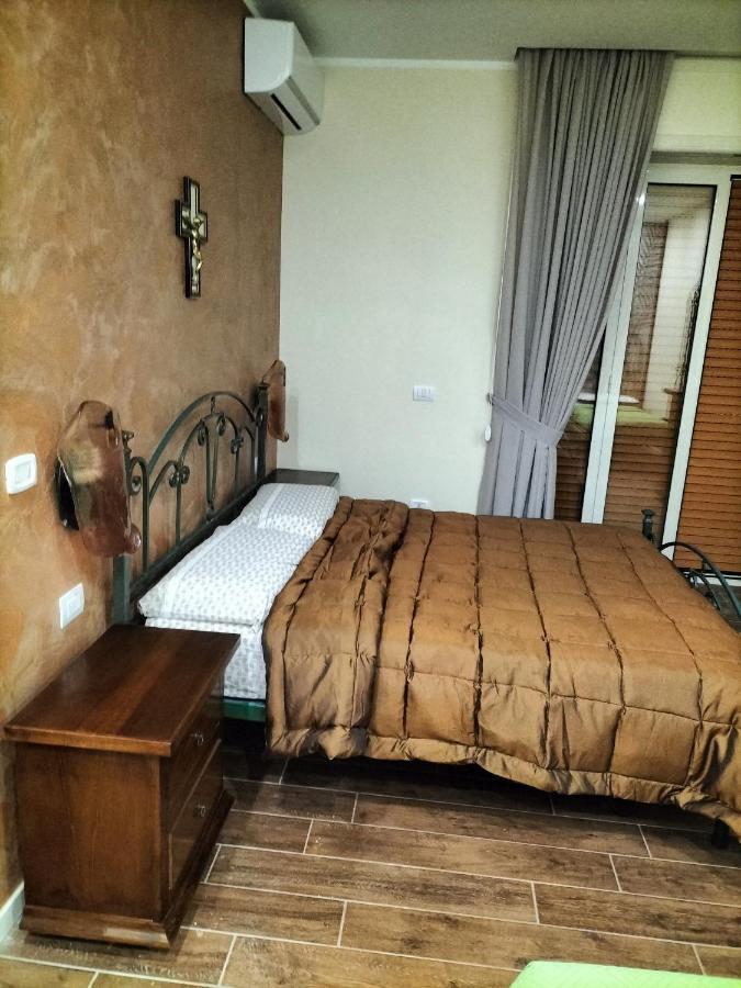 Apartamento La Dimora Di Alex Nápoles Exterior foto